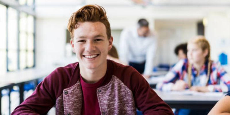 Hãy đợi đủ tuổi rồi tham gia cá cược bóng đá